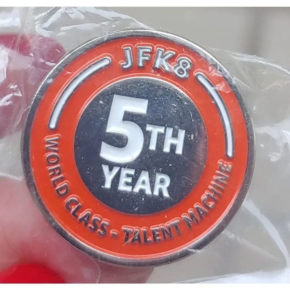 Amazon Peccy Pin "JFK8 5th Year World Class Talent Machine"